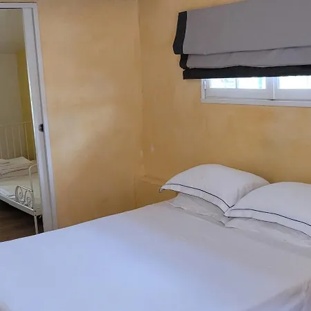 بيت للعطل Catalan Terrace And Secure Garage *